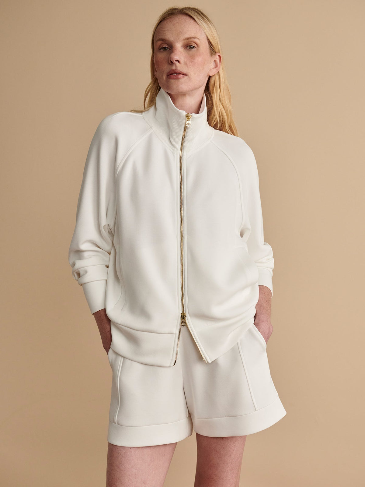 Atrium in White, product view 3